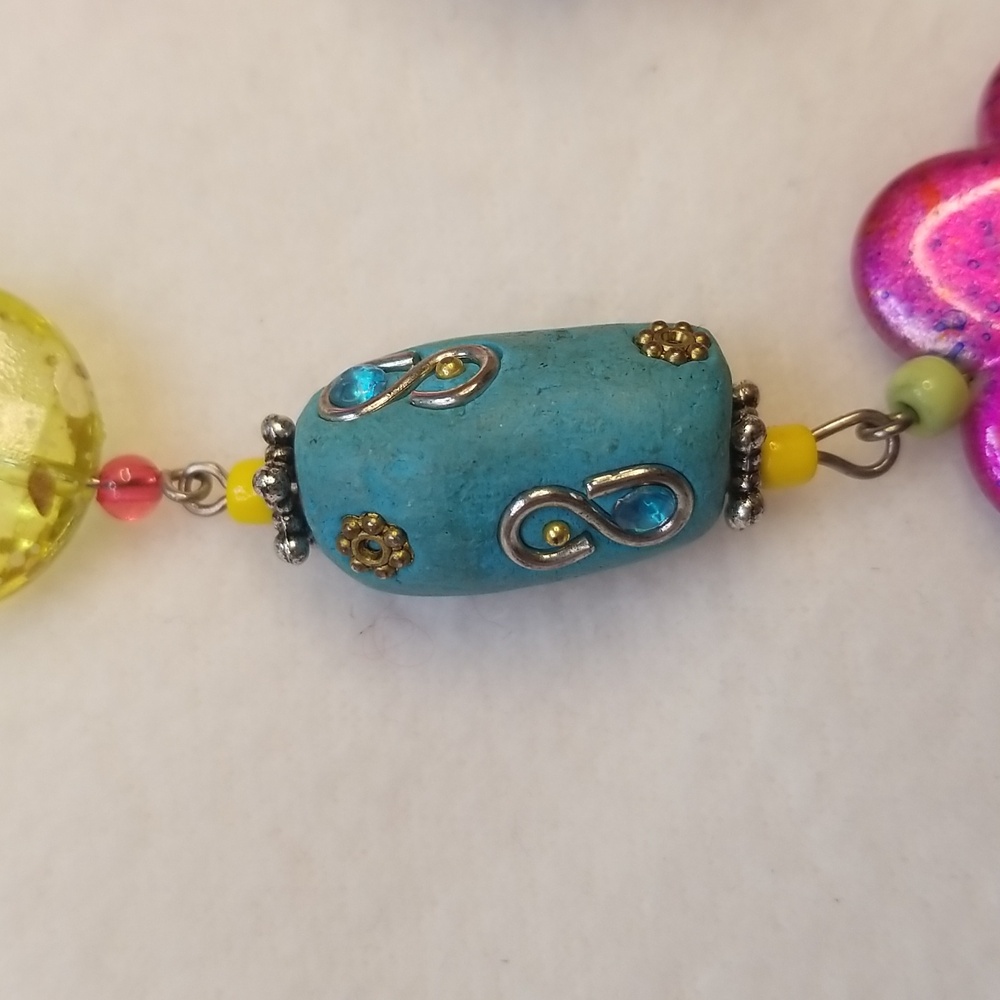 Bohemian Chunky Beaded Floral Pendant Necklace - Picture 6 of 9